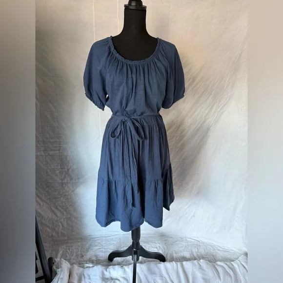 Gap. Navy knit belted dress. Hits at the knee. Size L - Picture 1 of 5